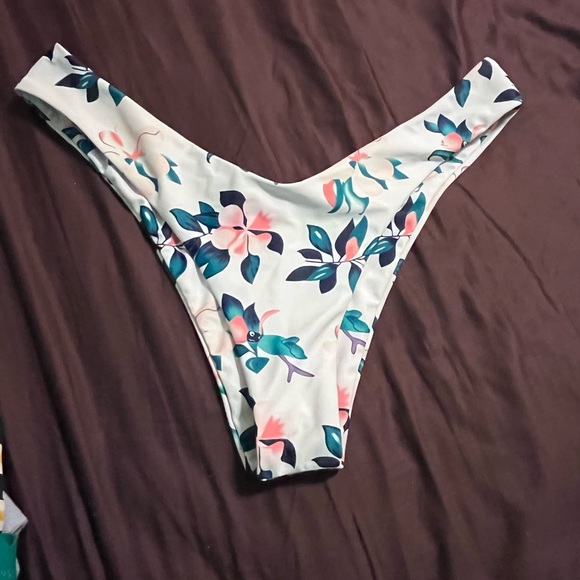 Zaful Other - Floral swimsuit bottoms